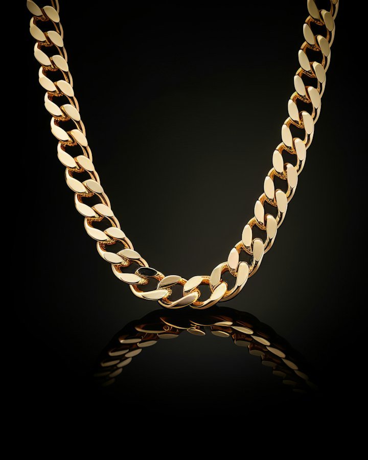 22kt gold chain on a black background