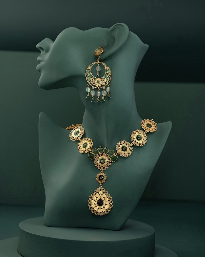 22kt gold necklace and earrings on a display bust